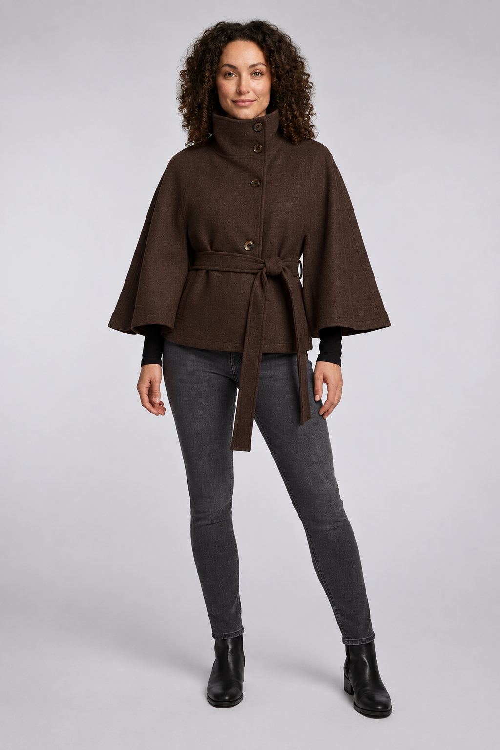 Écru | Elegante Damen-Wickeljacke mit Stehkragen für stilvolle Winterlooks